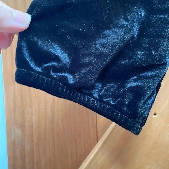 Homrain Velvet Dress- Medium - Picture 5 of 6